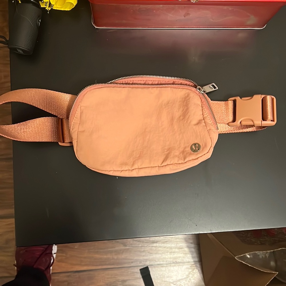 Lululemon Everywhere Belt Bag
